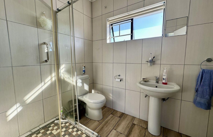 5 Bedroom Property for Sale in Fraaiuitsig Western Cape